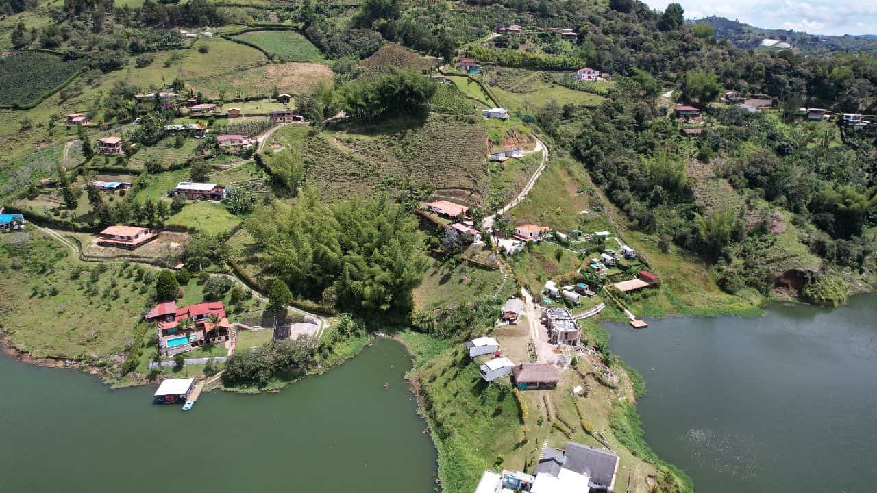 Thumbnail Image of Waterfront Property in El Penol Antioquia 6 at Find real state in Colombia